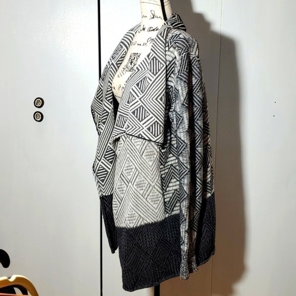 Lucky Brand-  Open Cardigan Mixed pattern Cozy Soft Essential Modern Cut Sz M - Picture 2 of 6